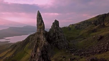 Sonbahar - Isle of Skye, İskoçya Stor yaşlı adam üzerinde sinematik uçuş