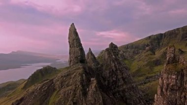 Sonbahar - Isle of Skye, İskoçya Stor yaşlı adam üzerinde sinematik uçuş