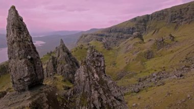 Sonbahar - Isle of Skye, İskoçya Stor yaşlı adam üzerinde sinematik uçuş