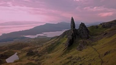 Sonbahar - Isle of Skye, İskoçya Stor yaşlı adam üzerinde sinematik uçuş