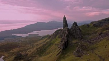 Sonbahar - Isle of Skye, İskoçya Stor yaşlı adam üzerinde sinematik uçuş