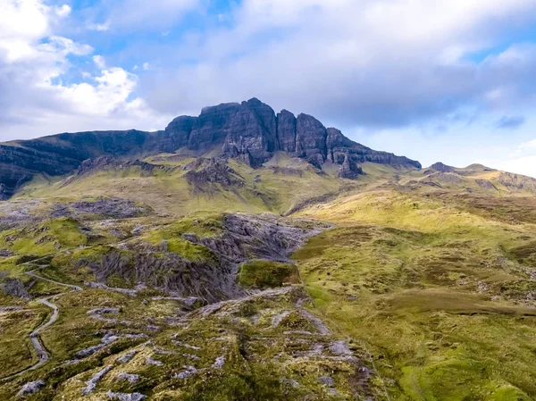 Vue aérienne du vieil homme de Storr en automne - île de Skye, Écosse — Photo