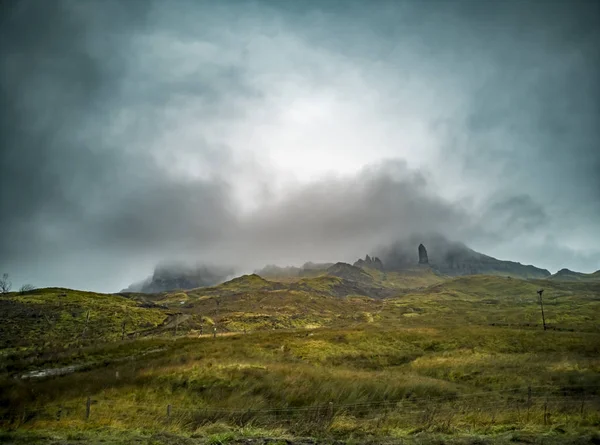 Dramatic sky above the old man of Storr - Isle of Skye — Stock Photo, Image