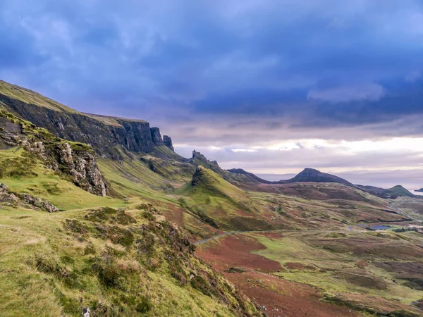 Soluppgång över Quiraing på ön Skye i Skottland. — Stockfoto