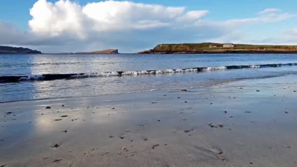 Staffin Bay Dinosaurie Bay Mulen Dag Isle Skye Skottland — Stockvideo