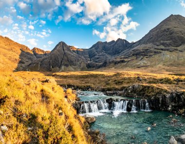 Sonbahar, Glen Brittle, Skye, İskoçya peri havuzlarında