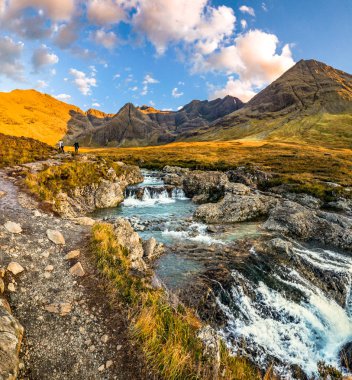 Sonbahar, Glen Brittle, Skye, İskoçya peri havuzlarında
