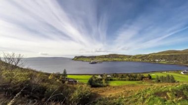 Zaman atlamalı Uig outer hebrides içinde belgili tanımlık geçmiş - Isle of Skye, İskoçya ile liman Köyü
