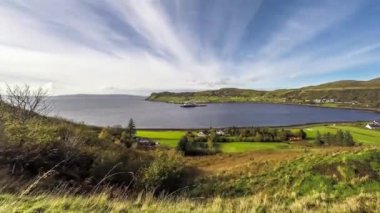 Zaman atlamalı Uig outer hebrides içinde belgili tanımlık geçmiş - Isle of Skye, İskoçya ile liman Köyü