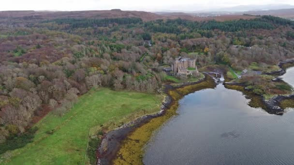 Pôr do sol no outono no Castelo Dunvegan, Ilha de Skye — Vídeo de Stock