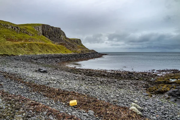 Yellow canister at the coastline of north west Skye by Kilmuir - Scotland, United Kingdom — Stock Photo, Image