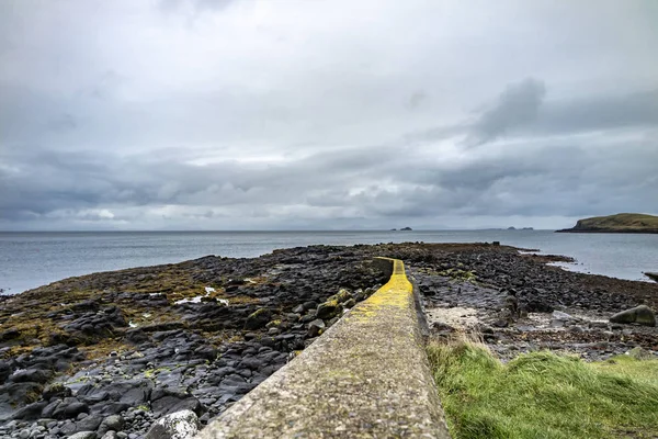 A móló a Camus-Mor partvonala, Észak-Nyugat Skye Kilmuir - Scotland, Egyesült Királyság — Stock Fotó