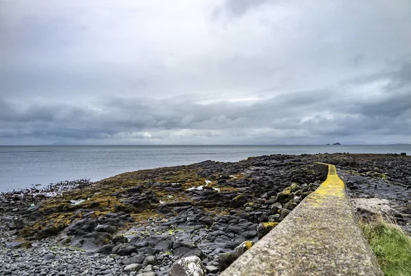 The jetty at Camus Mor at the coastline of north west Skye by Kilmuir - Escócia, Reino Unido — Fotografia de Stock