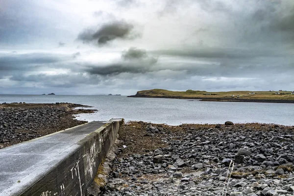 A móló a Camus-Mor partvonala, Észak-Nyugat Skye Kilmuir - Scotland, Egyesült Királyság — Stock Fotó