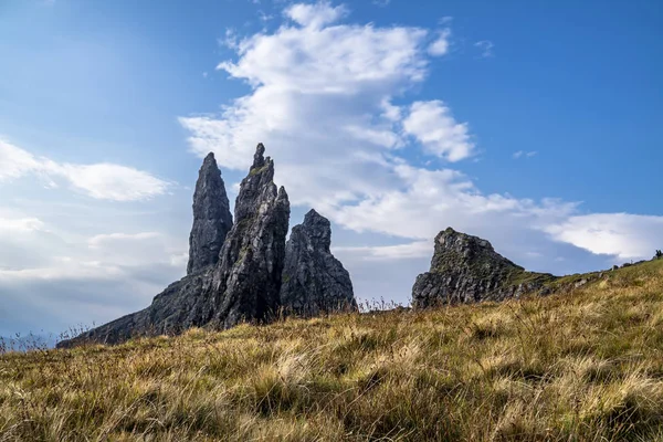 El Viejo de Storr en la Isla de Skye durante el amanecer — Foto de Stock