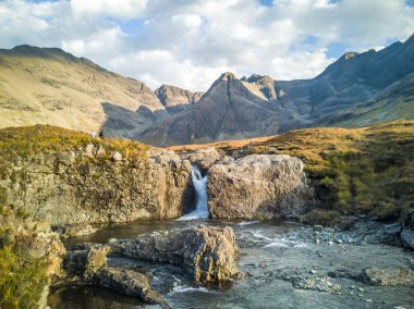Sonbahar, Glen Brittle, Skye, İskoçya peri havuzlarında