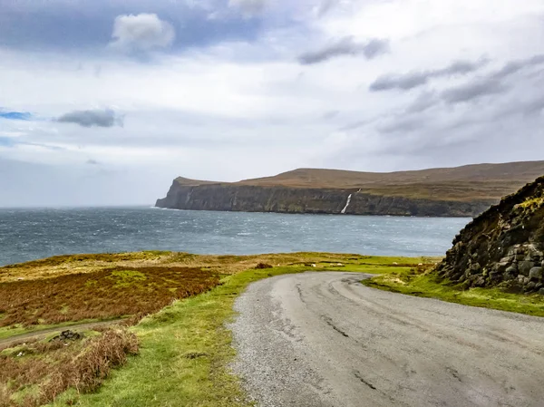 Klippor som sett från lägre Milovaig under höst stormen Callum - Isle of Skye, Skottland — Stockfoto