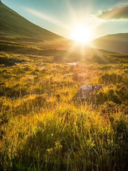 Sonnenuntergang an den Märchenpools im Herbst, glen spröde, skye, scotland — Stockfoto