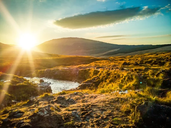 Sonnenuntergang an den Märchenpools im Herbst, glen spröde, skye, scotland — Stockfoto