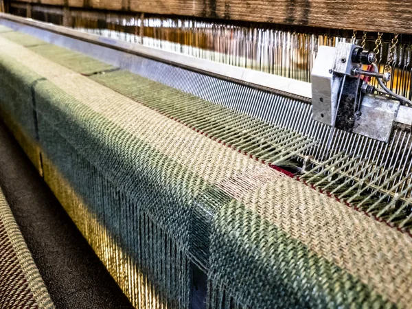 Conceito de tecer produtos tradicionais de tweed na Escócia — Fotografia de Stock