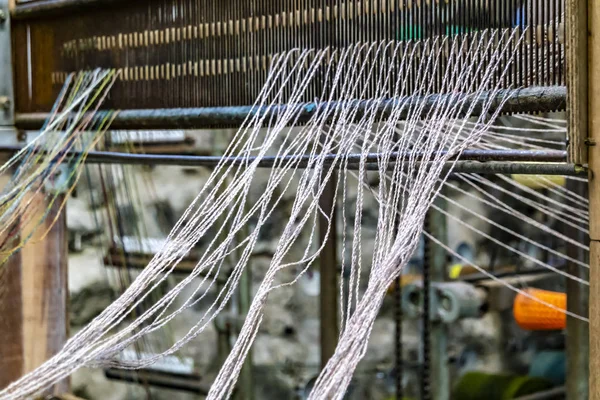 Conceito de tecer produtos tradicionais de tweed na Escócia — Fotografia de Stock