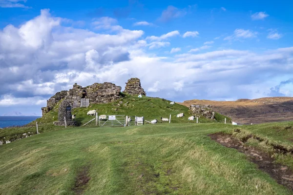 De ruïnes van Duntulm Castle, Isle of Skye - Schotland — Stockfoto