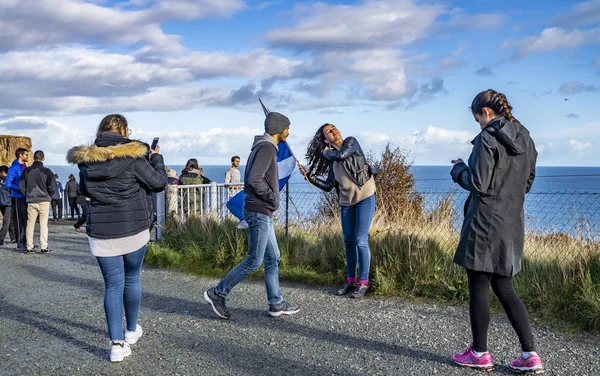 Wyspa Skye Szkocja Października 2018 Turystów Odwiedzających Kilt Opoka Wodospad — Zdjęcie stockowe