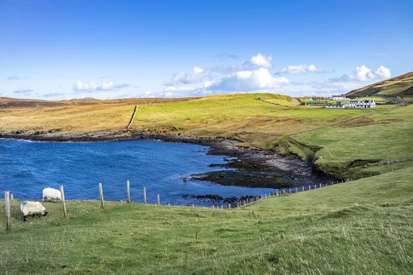 Duntulm sett från ruinerna av Duntulm slott, Isle of Skye - Skottland — Stockfoto