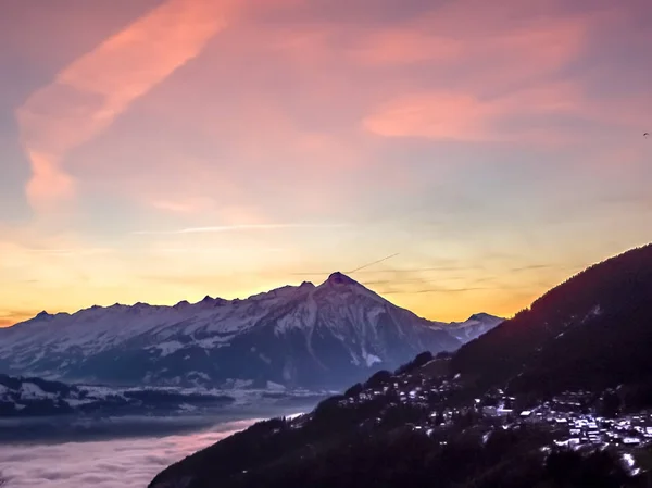 Zwitserse Alpen gezien vanaf Beatenberg tijdens de winter — Stockfoto