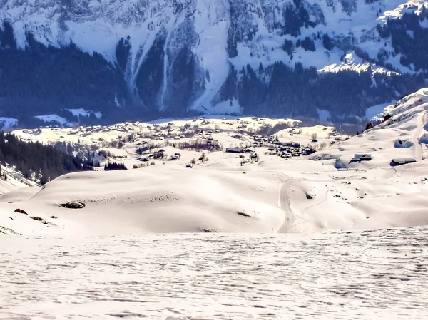 Grindelwald visto dos alpes entre First e Faulhorn na Suíça — Fotografia de Stock