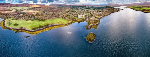 Aerial autumn view of Dunvegan Castle, Isle of Skye — Stock Photo, Image