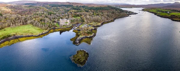 Veduta aerea autunnale del Castello di Dunvegan, Isola di Skye — Foto Stock