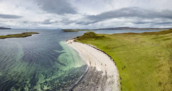 AERIAL-uttaget på den Clagain Coral Beach på Isle of Skye - Skottland — Stockfoto