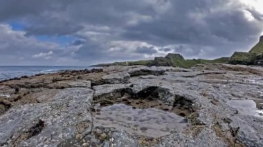 Nadir dinozor ayak izi Vietnam'dan Rubha Brathairean, kardeşler Dashanpu'daki hakim olduğu tracksite gelin - Isle of Skye, İskoçya - zaman atlamalı
