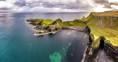 Nadir dinozor ayak izi Rubha nam Brathairean, kardeşler noktası - Isle of Skye, İskoçya gelen Dashanpu'daki hakim olduğu tracksite ile dinozor Bay havadan görünümü