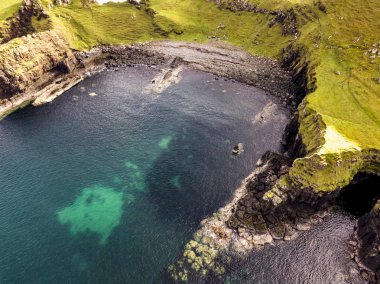 Nadir dinozor ayak izi Rubha nam Brathairean, kardeşler noktası - Isle of Skye, İskoçya gelen Dashanpu'daki hakim olduğu tracksite ile dinozor Bay havadan görünümü