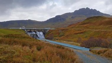 Storr göller hidroelektrik santrali Isle of Skye İskoçya'nın Batı Dağlık Trotternish yarımadasında dağlarının altında yer alan