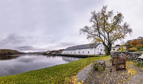 苏格兰斯凯岛-2018年10月10日: talisker 酒厂是位于苏格兰斯卡博斯特的一家岛屿单一麦芽苏格兰威士忌酒厂, 位于斯凯岛 — 图库照片