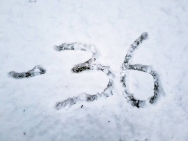 Kar içinde yazılı -36 sıcaklığını