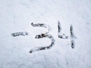Kar içinde yazılı-34 sıcaklığını