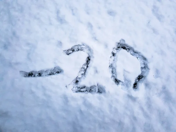 Temperatura de -20 escrito na neve recém-caída — Fotografia de Stock