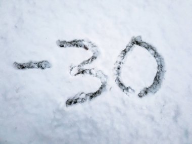 Sıcaklığı -30 kar içinde yazılı