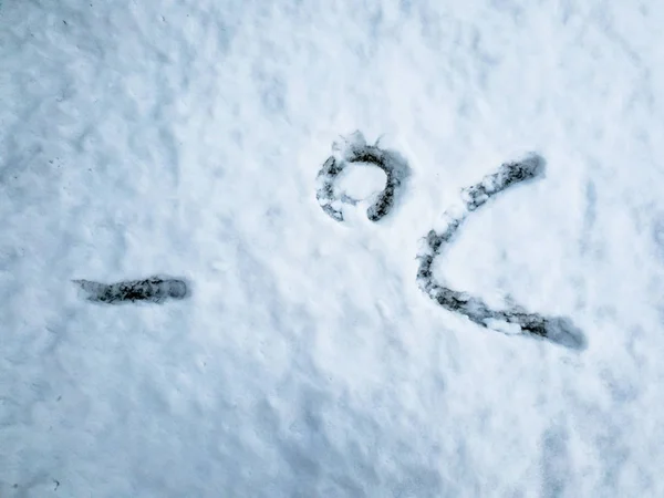 Grau Celsius escrito na neve recém-caída — Fotografia de Stock