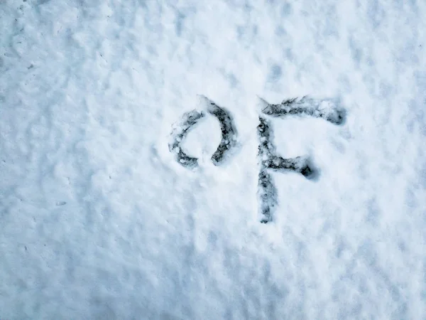 Degree Fahrenheit written in the freshly fallen snow — Stock Photo, Image