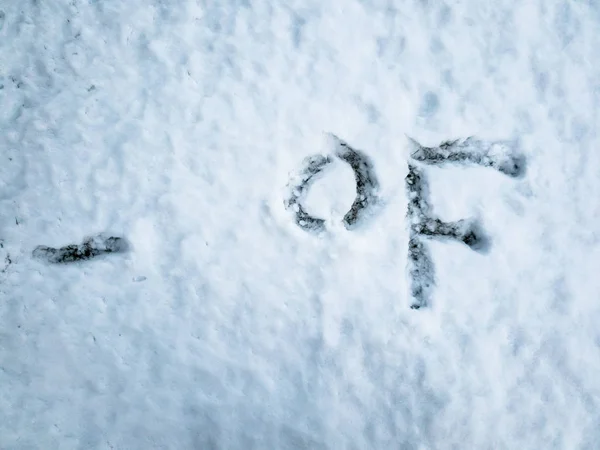 Grad Fahrenheit in den frisch gefallenen Schnee geschrieben — Stockfoto