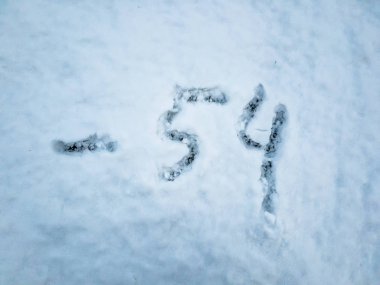 Kar içinde yazılı-54 sıcaklığını