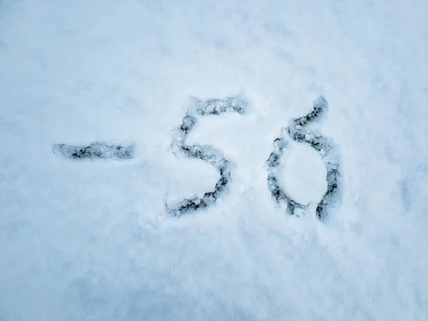 Temperatura de -56 escrito na neve recém-caída — Fotografia de Stock