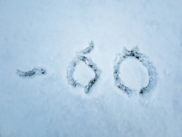 Temperatura de -60 escrito na neve recém-caída — Fotografia de Stock