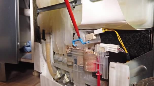 Engineer repairing a calcified dish washing machine — Stock Video