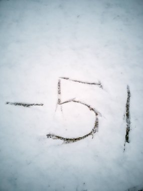 Kar içinde yazılı-51 sıcaklığını